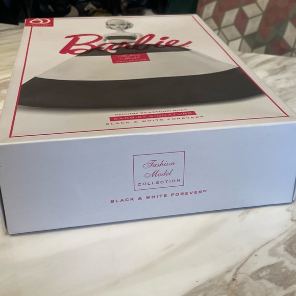 [SOLD] BARBIE DOLL MATTEL BLACK WHITE FOREVER SILKSTONE FASHION BARBIE - Picture 12 of 16